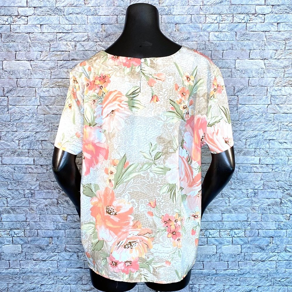 Alfred Dunner Floral Blouse Size 18 V-Neck Embellished Neckline - Picture 4 of 6